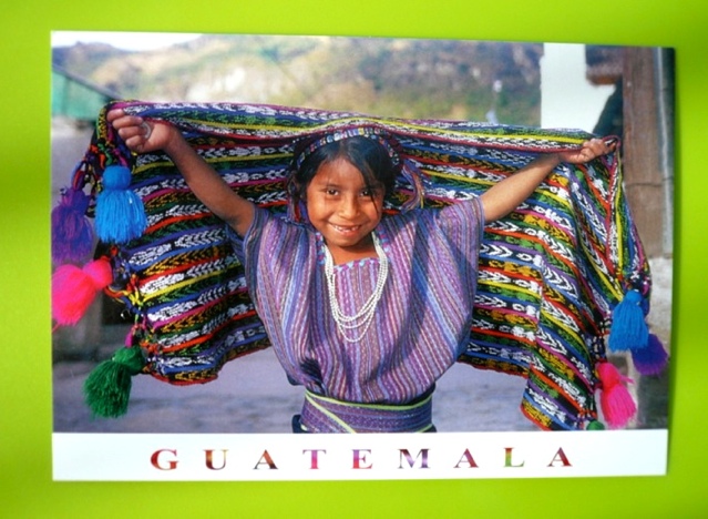 グアテマラのポストカード☆niña de San Antonio Palopó